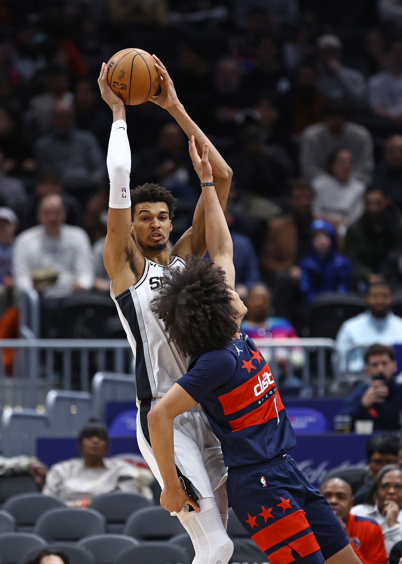 详细阅读:窗口期圣安东尼奥马刺备战NBA常规赛,豪取连胜细节曝光,赛场秩序良好,训练强度明显提升的简单介绍 窗口期圣安东尼奥马刺备战NBA常规赛,豪取连胜细节曝光,赛场秩序良好,训练强度明显提升的简单介绍