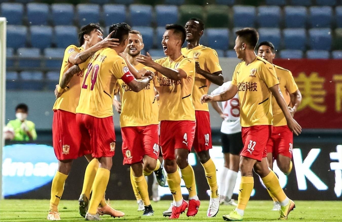 问鼎娱乐成都蓉城加时末段调整名单；志在中超名次提升；媒体盛赞；临场指挥获称赞的简单介绍