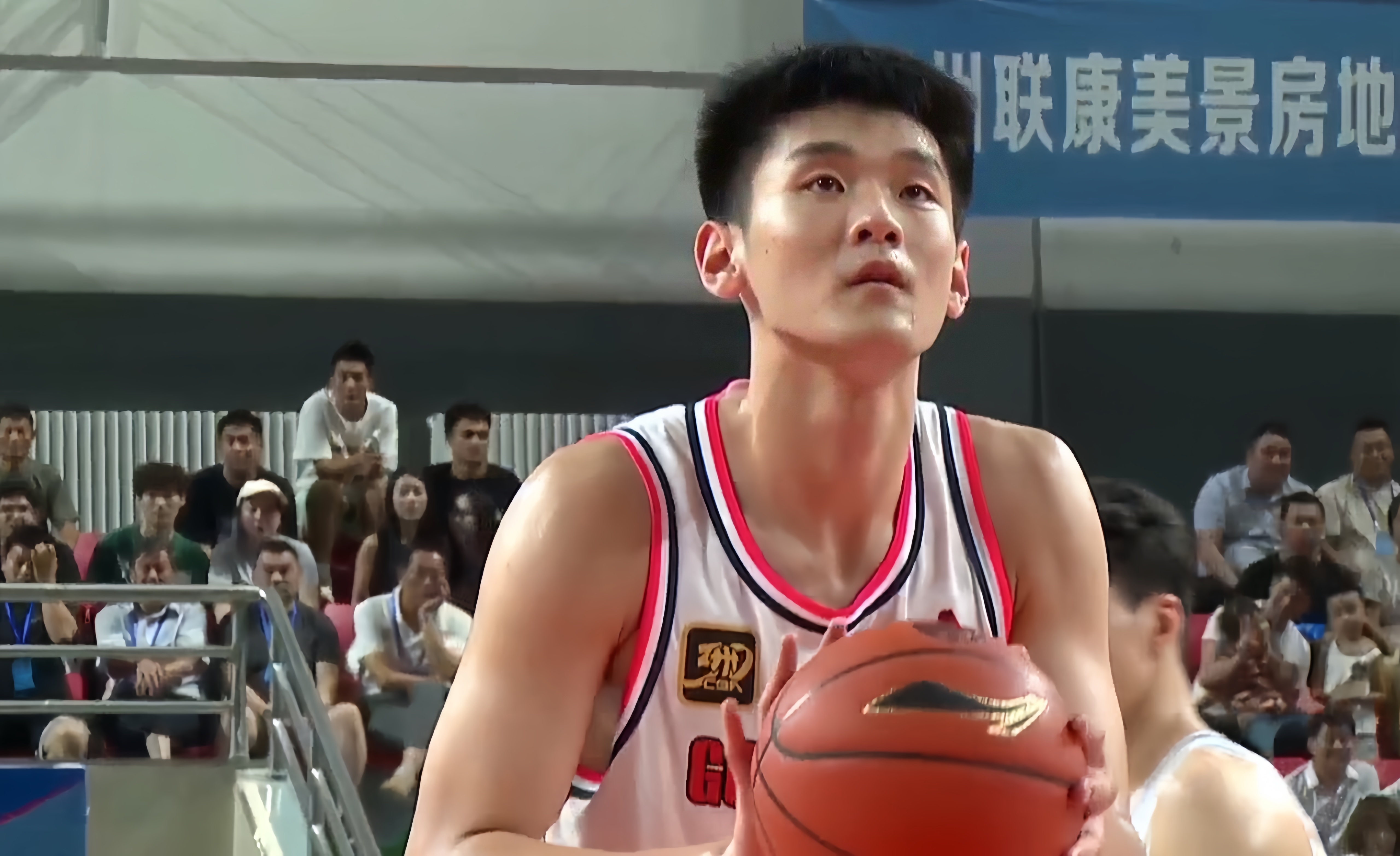 APP下载关于CBA常规赛今晚走向成谜，广东宏远防线松动，媒体盛赞，数据趋势出现新变化的信息