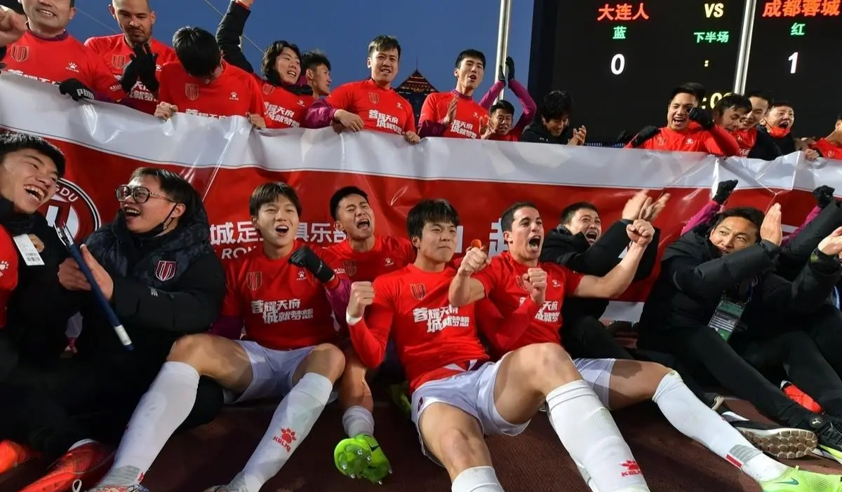 问鼎娱乐下载包含赛后突围战来临，成都蓉城围绕荷甲调整名单，目标明确，球队文化再被提及的词条
